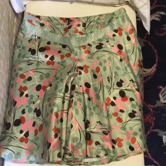 Laundry flutter skirt - Picture 1 of 2